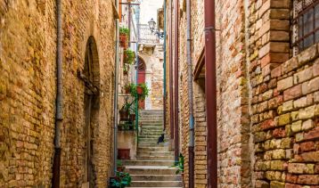 Vai alla notizia Incentivi per imprese nei borghi: novità per i beneficiari dei fondi PNRR
