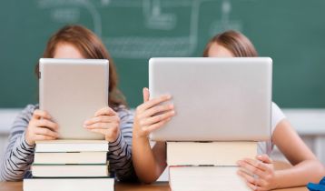 Vai alla notizia Tecnologia, ora le scuole si scattano un “SELFIE” per diventare più digitali