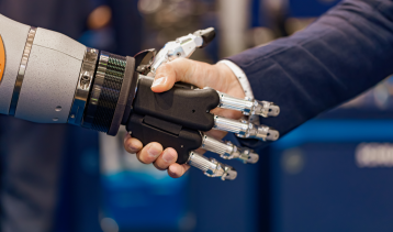 Vai alla notizia Dall’Italia i sensori tattili per pelle artificiale su robot collaborativi
