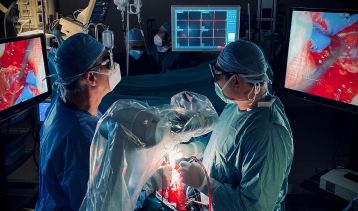 Vai alla notizia Al Niguarda di Milano operazione salvavita con un esoscopio chirurgico in 3D