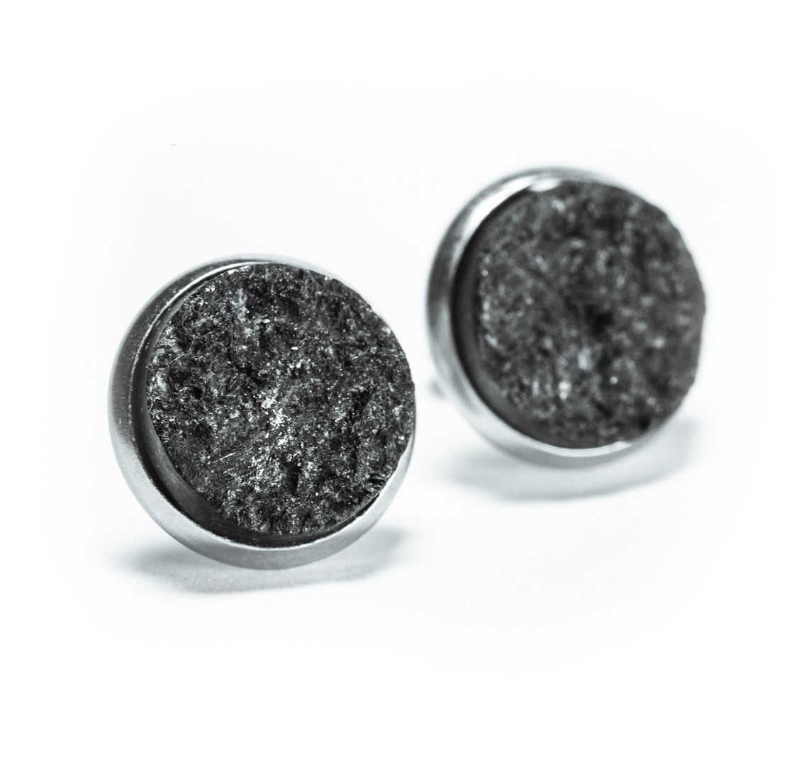 Produzione di gioielli in pietra e acciaio per un'azienda finlandese